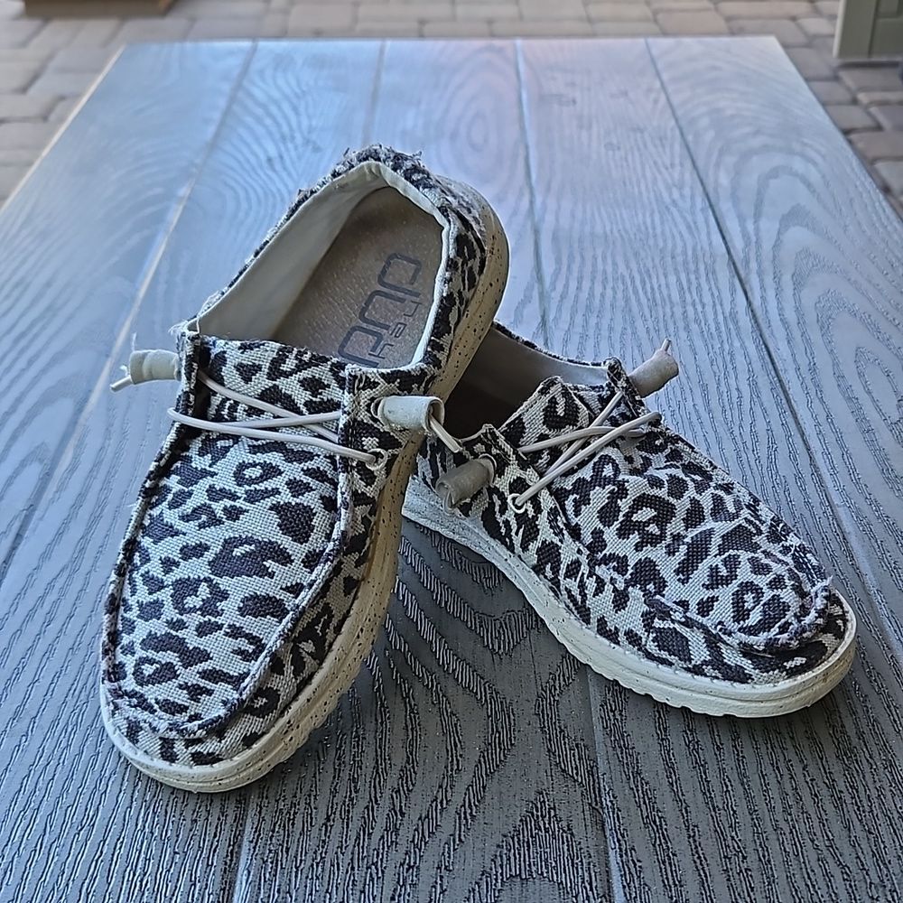 Hey Dude Wendy Cheetah Stretch Slip on shoes  -women size 7 (EU 38)